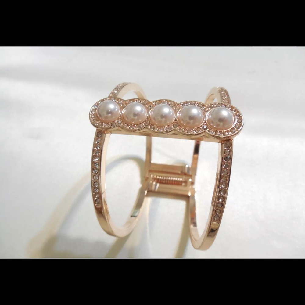 👗Rose gold INC hinge bracelet 6.5’ wrist gorgeous